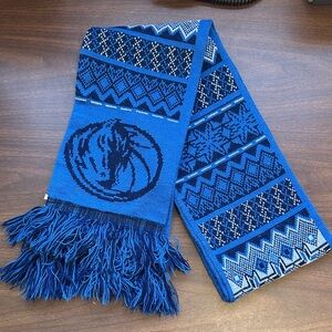 EUC NBA Dallas Mavericks Blue Knit Scarf w/ Dual Design